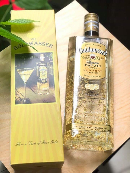 Vodka goldwasser Đức