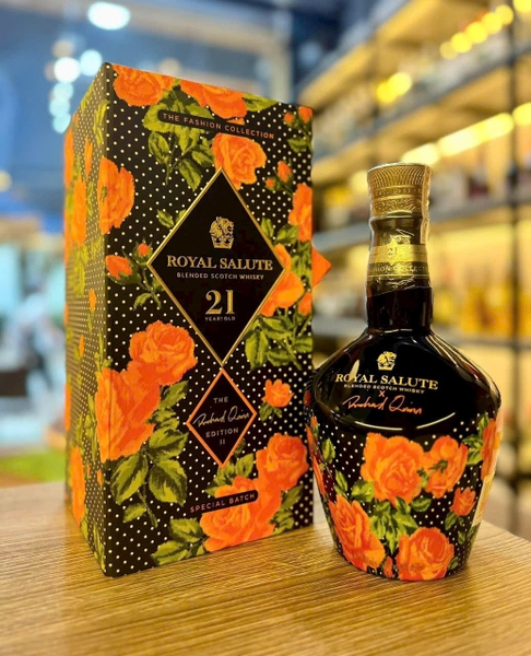 RƯỢU CHIVAS 21 NĂM RICHARD QUINN ROSES  LIMITED EDITION 2-giá rẻ nhất