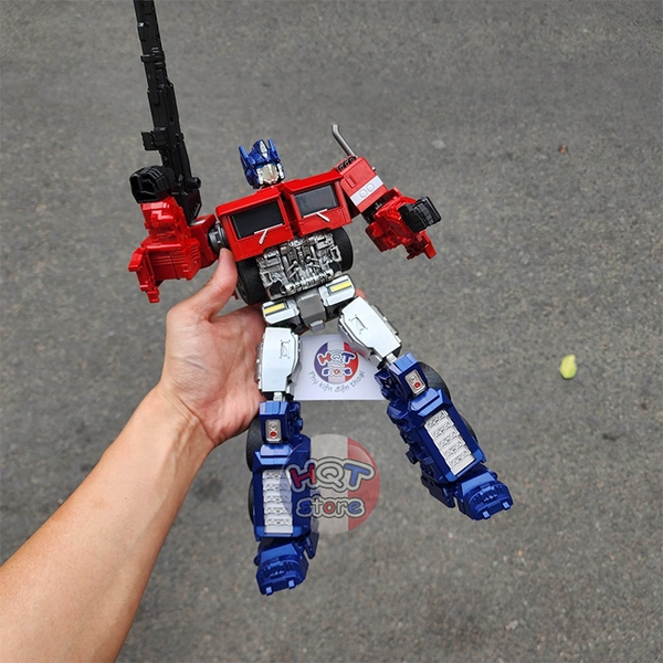 Mô hình Transformer Optimus Prime 131A / Megatron 130A khớp biến hình thành xe