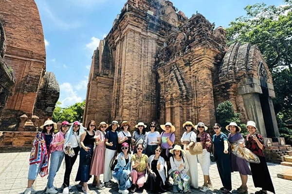 Kinh Nghiệm & Lưu Ý Khi Di Chuyển Đến Nhà hàng Phúc Lộc Thọ Cao: Đảm Bảo Chuyến Đi Thuận Lợi