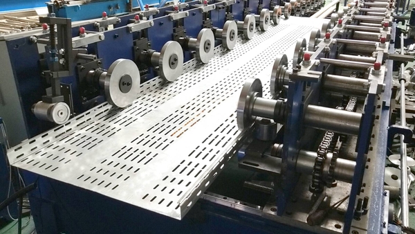 Hệ thống máy lốc máng cáp điện