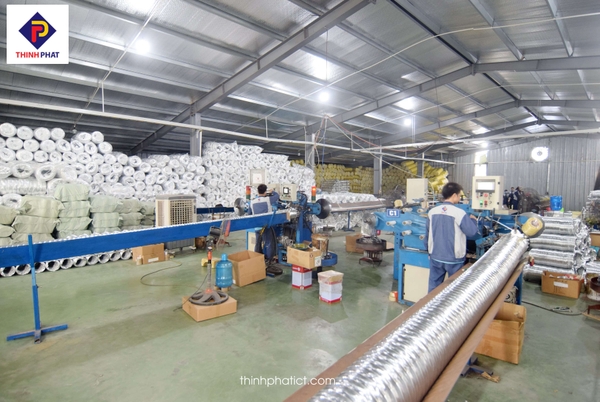  Gia công ống gió mềm tại nhà máy Thịnh Phát
