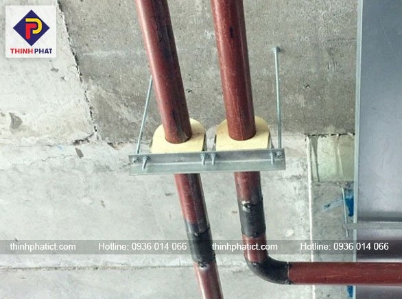  Hình ảnh đường ống công nghiệp được nâng đỡ và bảo vệ bằng gối Foam