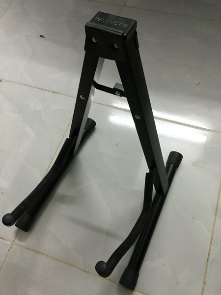 chân để đàn guitar