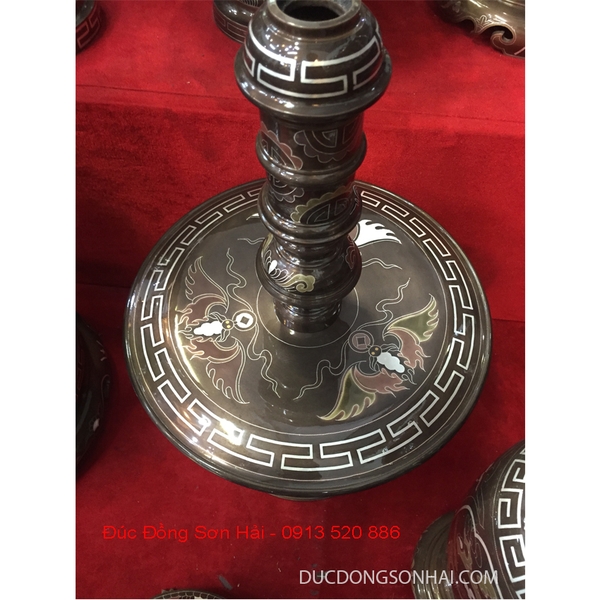Chân đèn đúc bằng đồng đỏ, khảm ngũ sắc Việt Nam, mẫu cổ đẹp nhất, cao 50cm, phù hợp với bàn thờ dài 1m97 trở lên