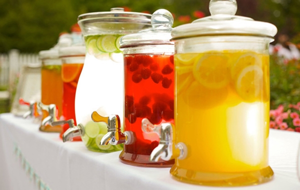 Nhung-hinh-thuc-do-uong-pho-bien-trong-tiec-cuoi-tren-the-gioi