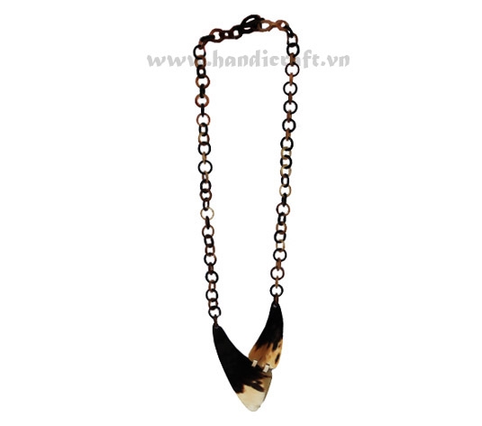 Black horn chain with large pendant