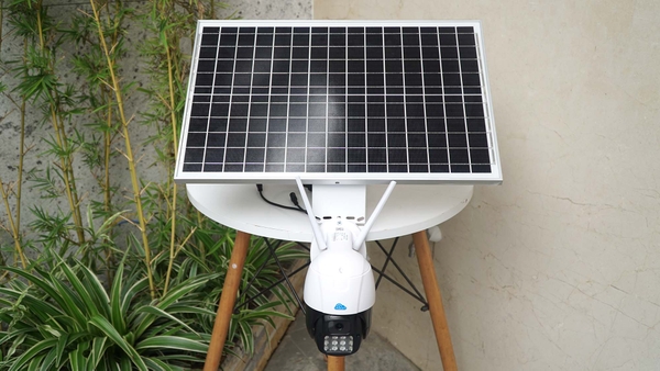 Bộ giá treo năng lượng mặt trời cho camera 50W 20AH-12V,20AH/50W, Panel Size :670*405*25（mm), sử dụng 48h, bh 12 tháng