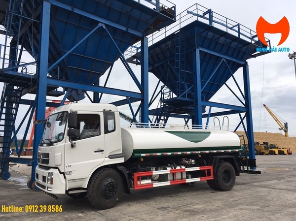 xe-tec-phun-nuoc-rua-duong-dongfeng-9-khoi