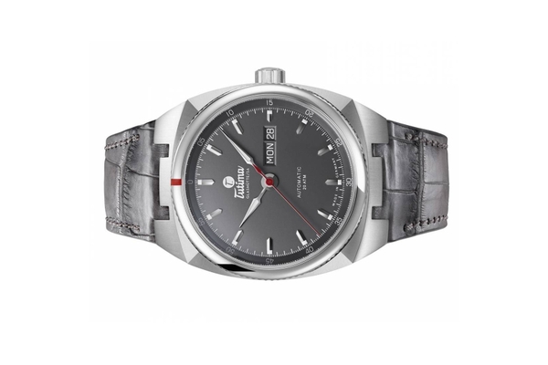 Đồng hồ đeo tay thương hiệu Tutima, dòng sản phẩm Saxon One, Ref no: 6120-03, mặt số than Anthracite, size 42mm, máy tự động, vỏ đồng hồ bằng thép không gỉ, dây đeo da cá sấu, hàng mới 100%