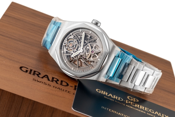 Đồng hồ Girard Perregaux Laureato Skeleton 81015-11-001-11A