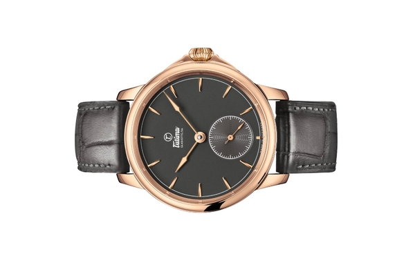 Đồng hồ đeo tay thương hiệu Tutima, dòng sản phẩm Patria, Ref no: 6600-04, mặt số màu xám, size 43mm, máy lên cót tay, vỏ và khóa đồng hồ bằng vàng hồng 18k, dây đeo da cá sấu, hàng mới 100%