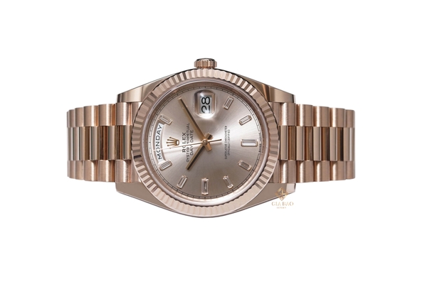 Đồng Hồ Rolex Day-Date 40 228235 Mặt Số Sundust Nạm Kim Cương