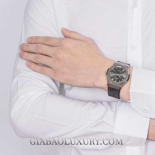 Đồng Hồ Hublot Classic Fusion Racing Grey Titanium 42mm 542.NX.7071.LR (Like New)