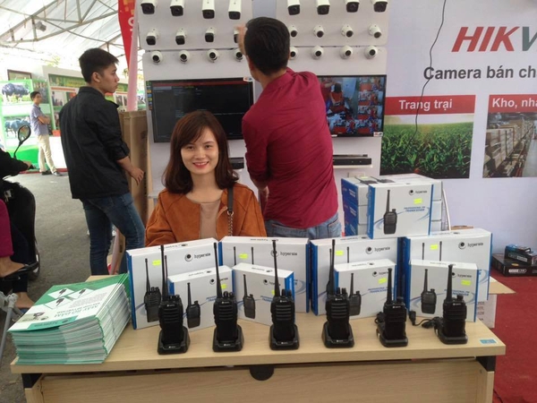 Chuyện tình cặp đôi bộ đàm H1 gây sốt