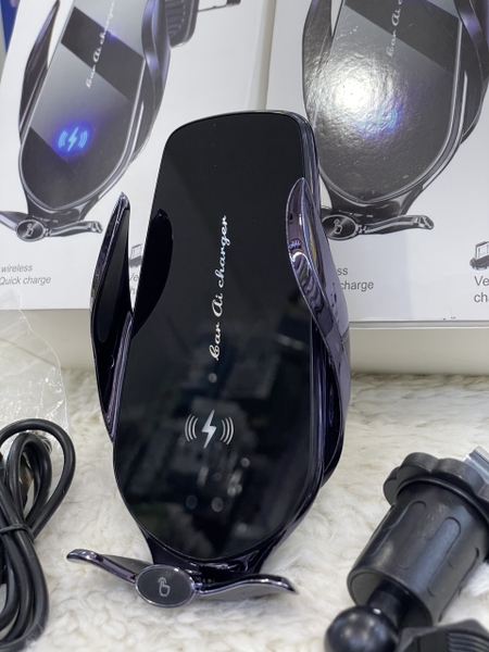 Kệ giá đỡ điện thoại trên ô tô kiêm sạc không dây tự động W15