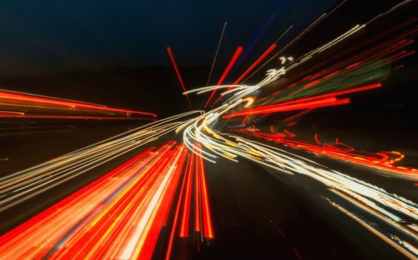 Sử dụng sóng và ánh sáng, các nhà khoa học thực hiện truyền dữ liệu với tốc độ lên tới 100Gb/s