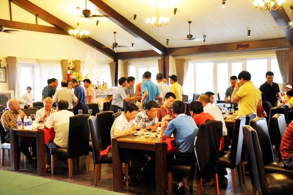 Golfer dự tiệc kết thúc giải