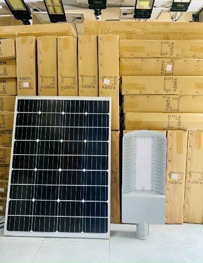 Đèn đường năng lượng mặt trời cao cấp 100W