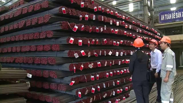 Thép xây dựng giảm giá, tồn kho tăng