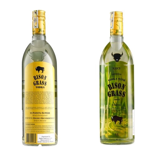 Chụp ảnh sản phẩm chai Rượu Vodka Zubrowka Bison Grass trong studio Hà Nội