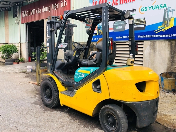 Những điều cần biết về xe nâng dầu cũ Komatsu
