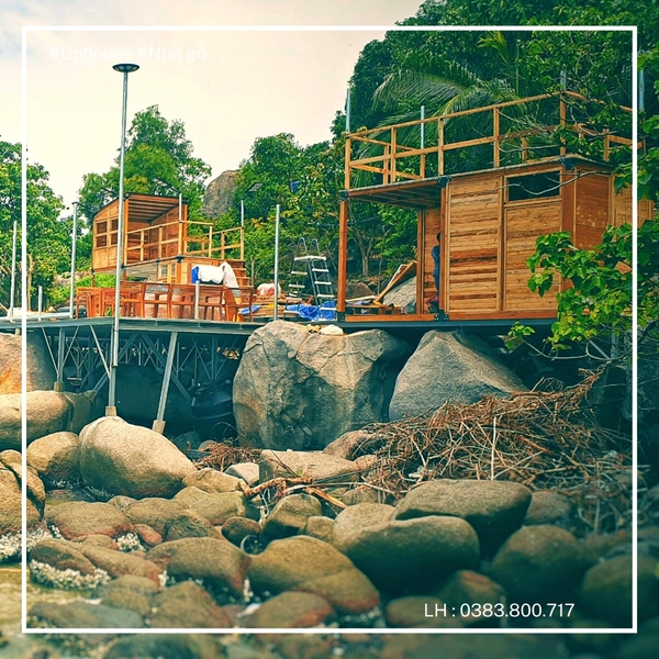 Nhà gỗ lắp ghép trên bờ biển