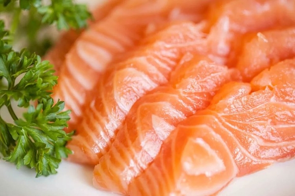 Sự thật về nguồn gốc sushi cá hồi-chiến dịch kéo dài cả 1 thập kỷ
