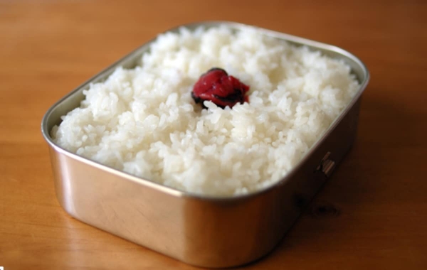 Hinomaru Bento, hộp cơm đơn giản nhưng chứa trọn “lòng yêu nước” của người Nhật
