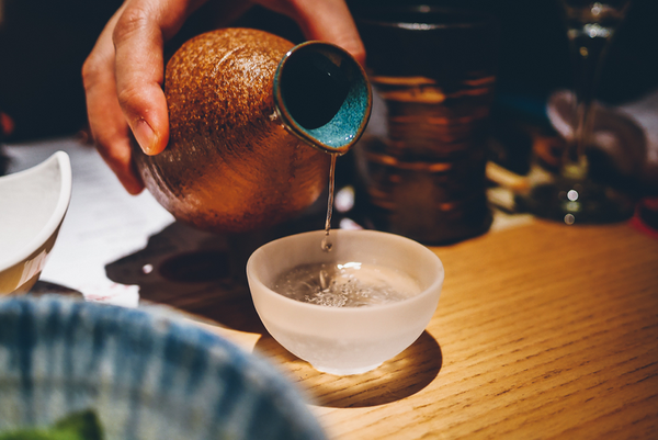 Điểm danh 3 cách uống rượu sake “chuẩn” nhất. Mua rượu Sake chính hãng.