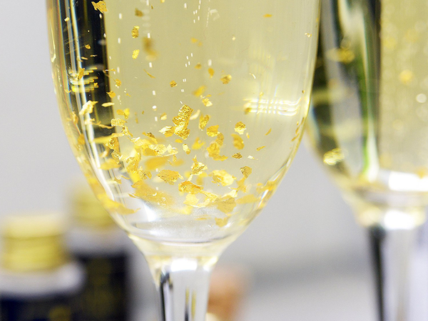 Rượu Sake vảy vàng 1 lít 8, Quà Tết 2023 được “săn đón” nhất.