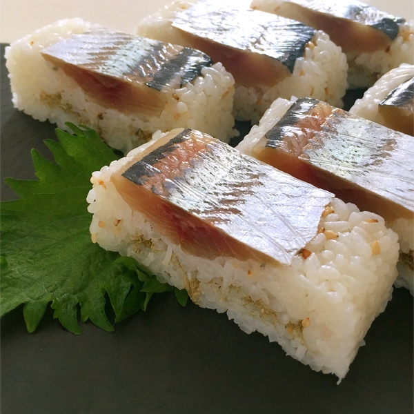Cá trích ngâm giấm sushi