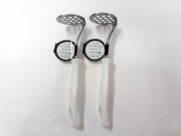 Kết quả hình ảnh cho Dụng cụ dầm nhuyễn củ, quả bằng inox KAI (Cán trắng)"