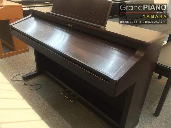 dan-piano-roland-kr-577d
