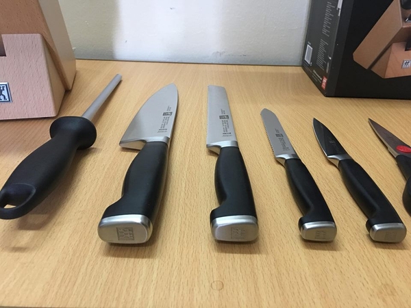 BỘ DAO ZWILLING FOUR STAR II