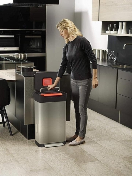 Thùng đựng rác Joseph Joseph Titan 30 lít
