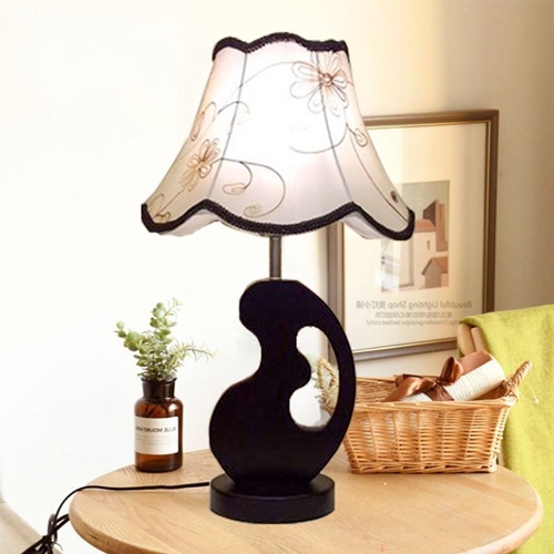 den-ban-hien-dai-moc-huong-lcc9558