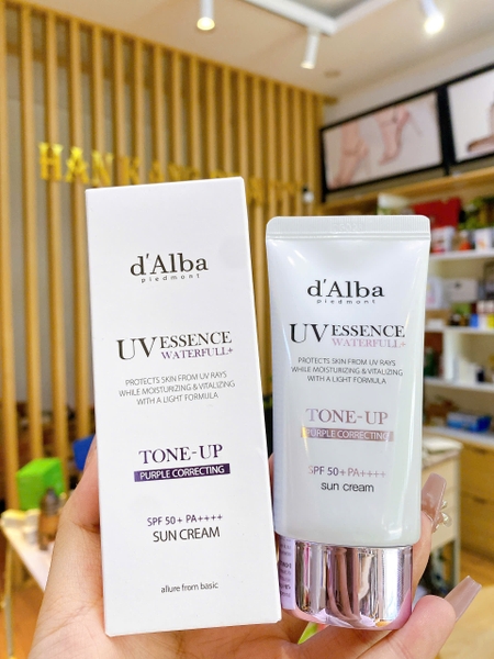 Kem Chống Nắng Nâng Tone, Hiệu Chỉnh Màu Da d'Alba UV Essence Waterfull+ Tone Up PURPLE Correcting Sun Cream SPF50+ PA++++ 50ml (Tím)