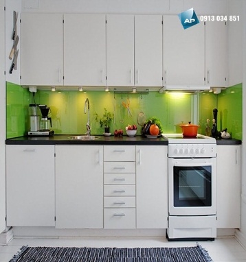 Kính màu ốp bếp