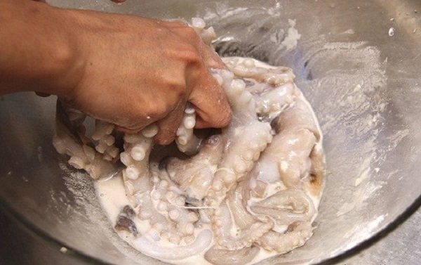 Cách làm sạch bạch tuộc