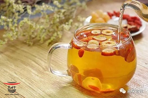 Lợi ích của nước táo đỏ kỷ tử trong việc hỗ trợ sức khỏe