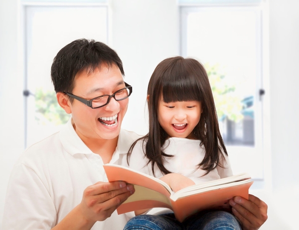 Cha Đọc Sách Ehon Cho Con Sẽ Giúp Con Phát Triển Ngôn Ngữ