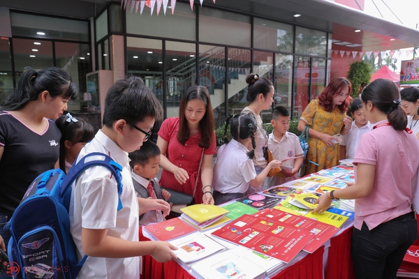 Wabooks vui tựu trường cùng các bé trường Ha Noi Academy