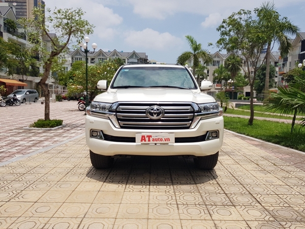 Toyota Land Cruiser VX 4.6 V8 2016 cực mới