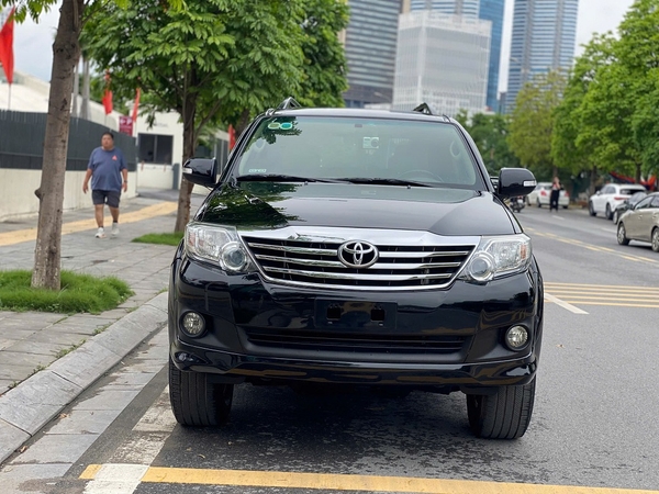 Toyota Fortuner 2.7 V xăng một cầu 2013 một chủ từ mới