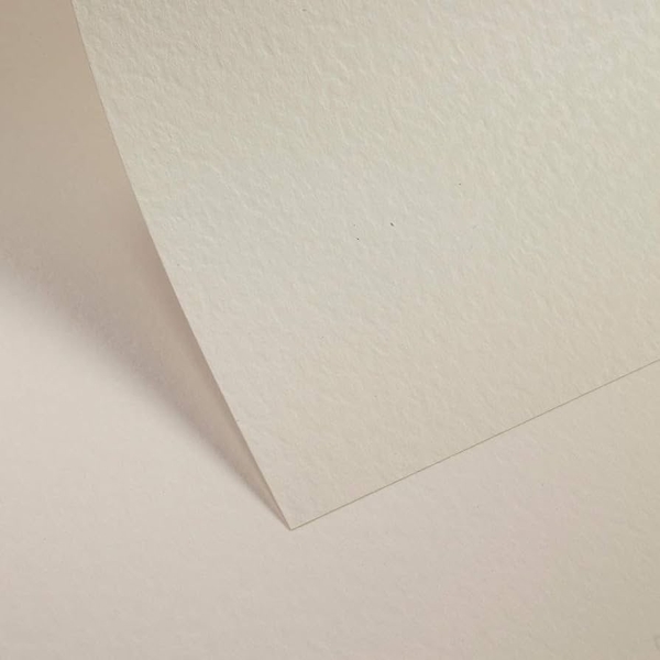 Giấy Ivory sang trọng cho khả năng in ấn cao do đó được sử dụng nhiều trong in bao bì giấy