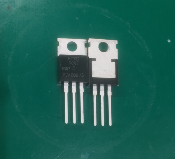 Triac  BT137 600E TO-220 8A 600V K1C8 HK-67-4