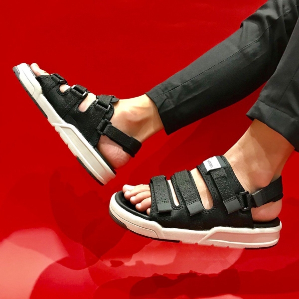 Sandal Vento nam NV1001 thích hợp mix với trang phục phong cách streetwear, unisex
