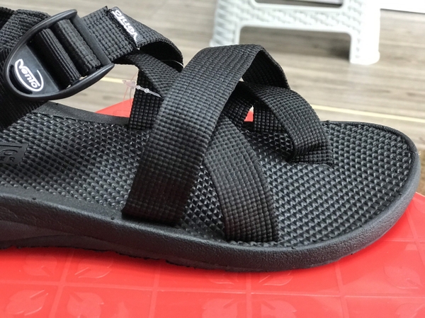 Sandal nam Vento thiết kế với chất liệu quai dù chống thấm nước