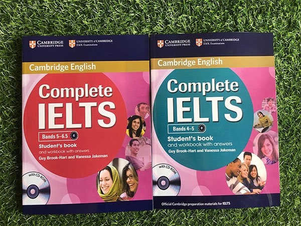 公式ショップ】 Cambridge English Complete IELTS